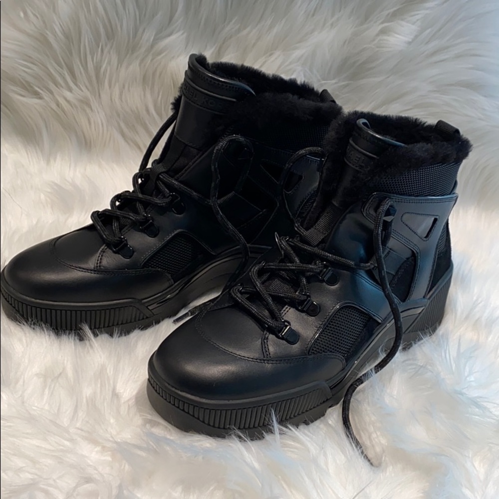MICHAEL KORS Brooke Fur Chunky Hiking Ski Boot - Picture 2 of 11